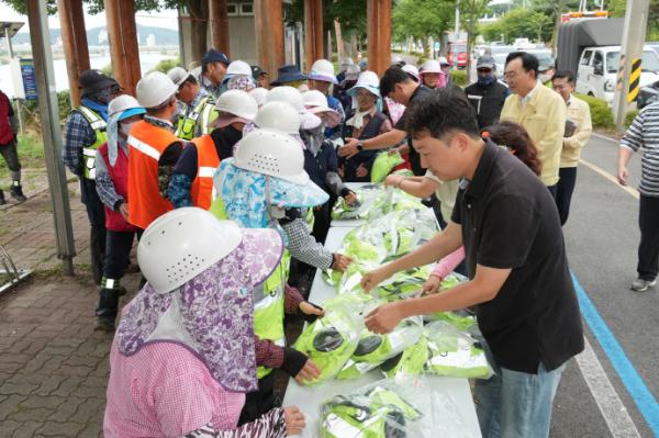 나주시, 재난급 폭염 현장 근로자 보호 ‘냉풍조끼’ 지급_2